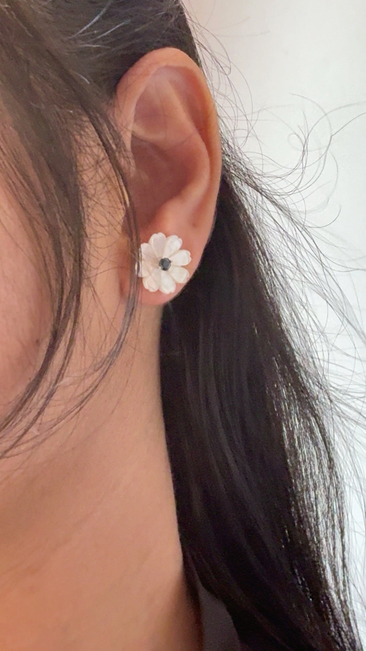 925 Sterling Silver Mother of Pearl Flower Carved - Black Spinel Round Studs- 2 in 1