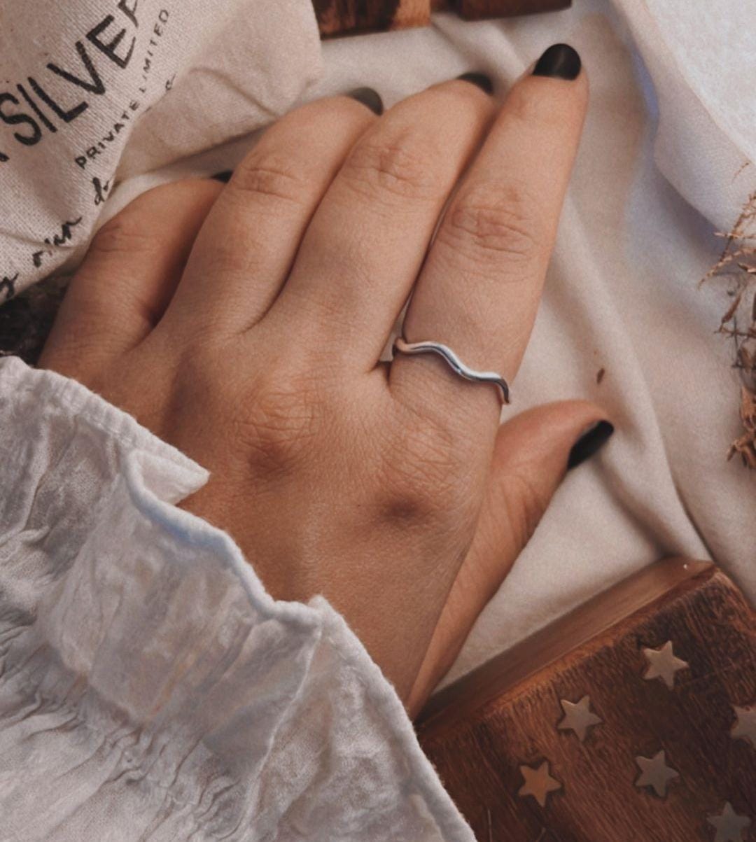 Simple wavy design silver ring