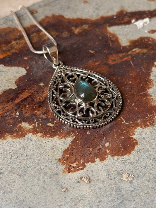 925 Sterling Silver Labradorite Filigree Work Handcrafted Pendant