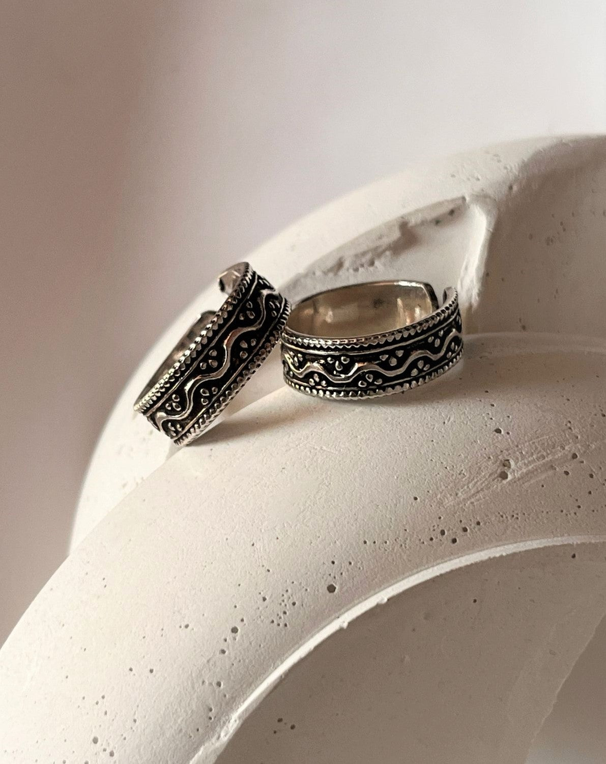 Timeless antique tribal wavy Rawa toe ring made of pure silver.