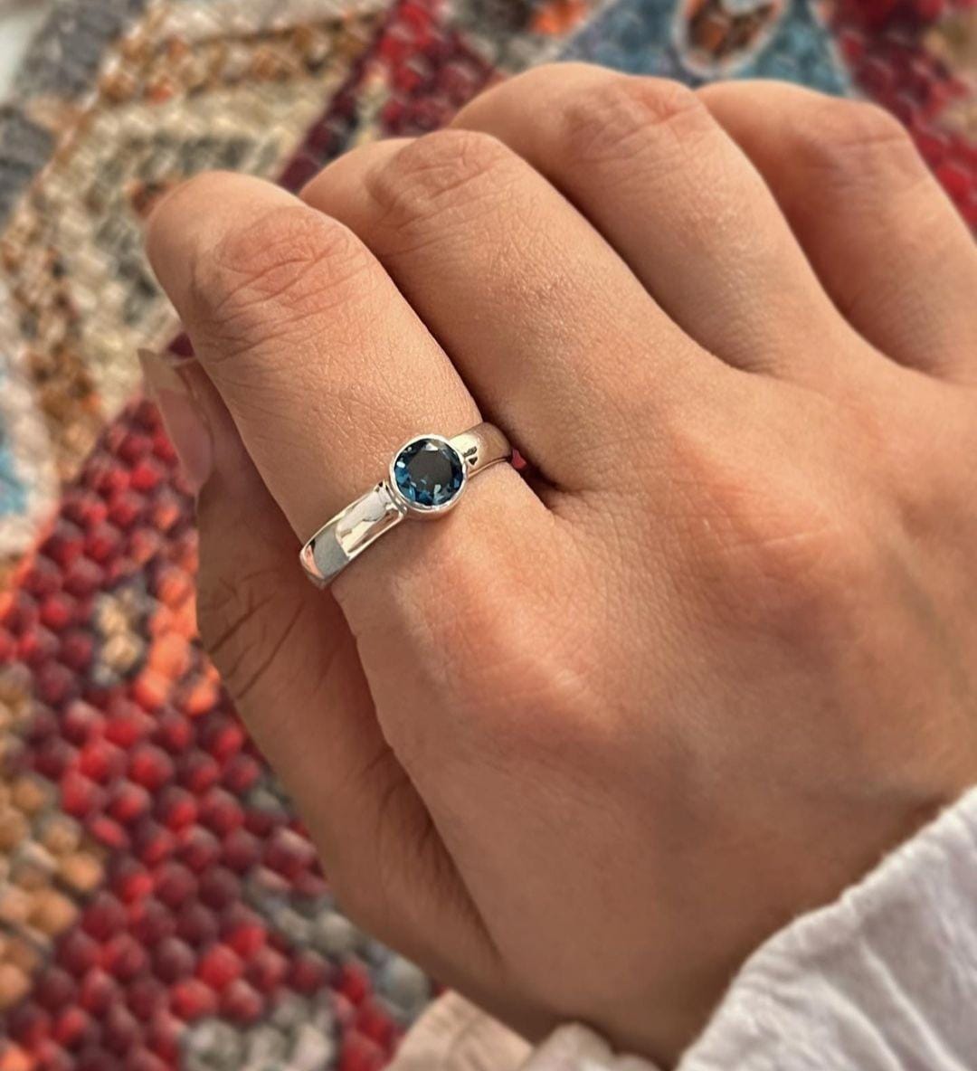 London Blue Topaz Gemstone Silver Ring for Classic Fashion