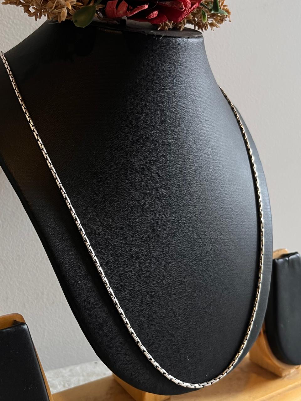 Vintage-inspired sterling silver chain with a beautiful antique design.