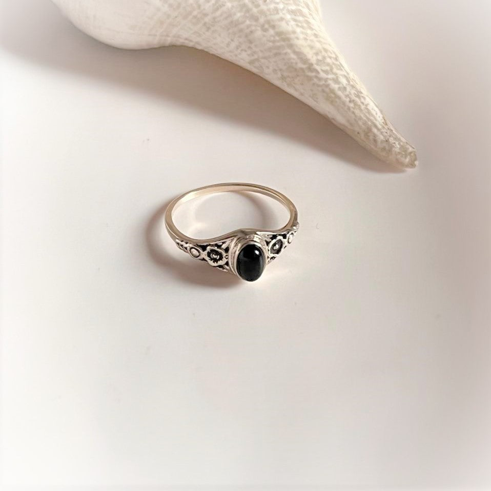 Exquisite flower design black onyx silver ring with a polished finish.