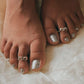 Elegant wavy toe ring in pure silver