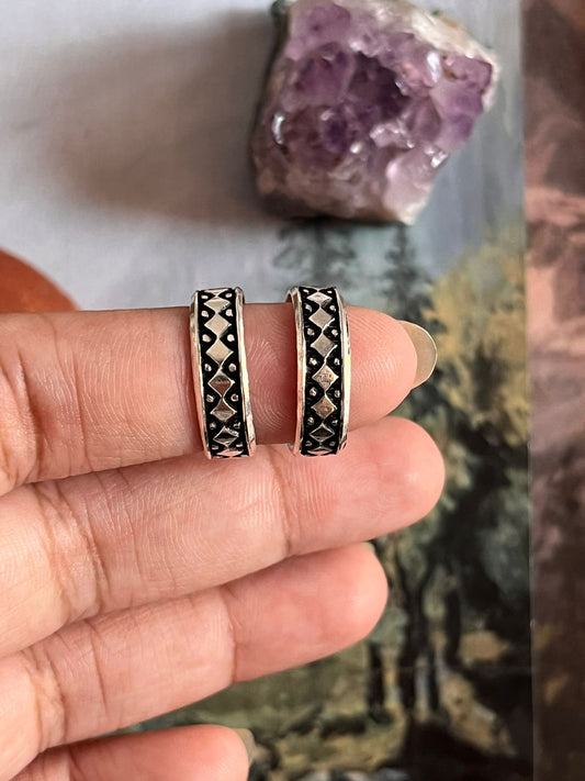 Tribal dot pure silver toe ring