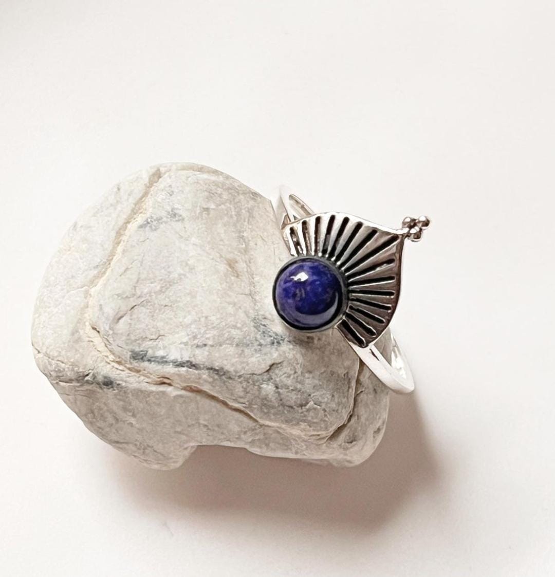 Elegant Lapis Lazuli Fan Silver Ring with Boho Vibes