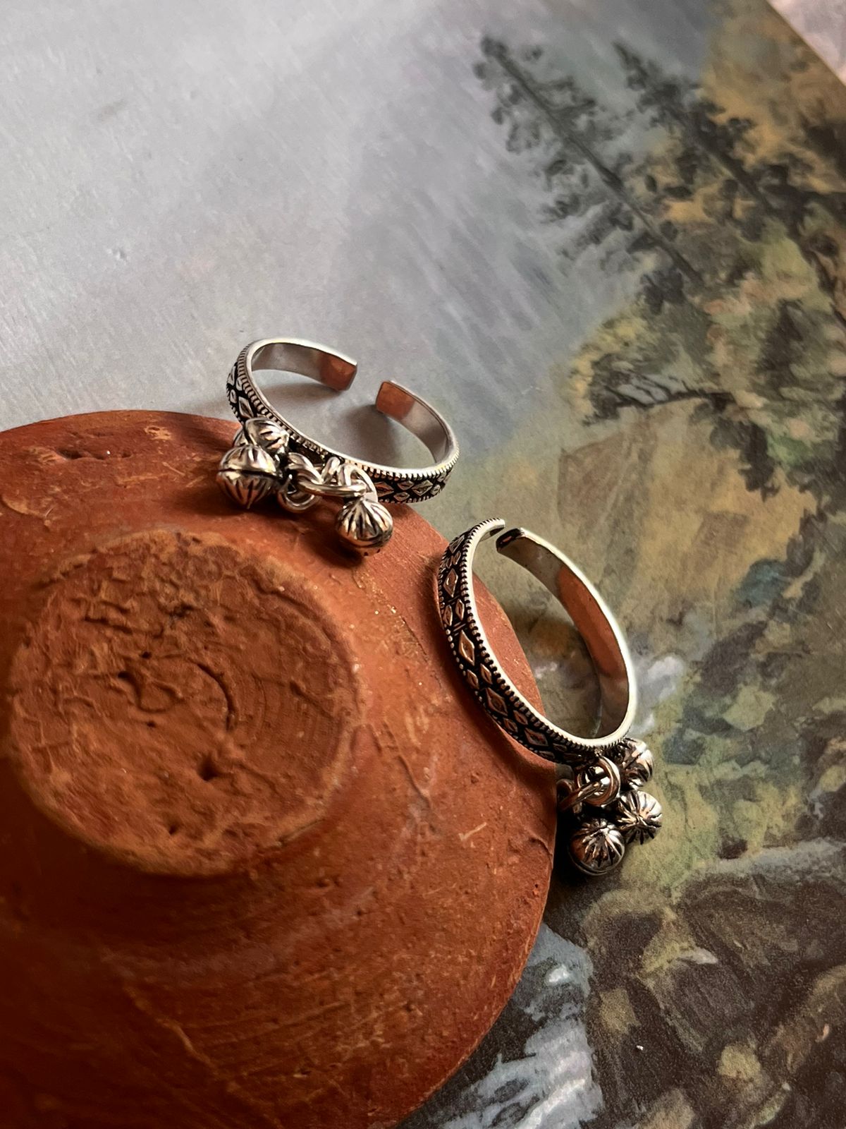 Silver toe ring with ghungroo accents for a classic look