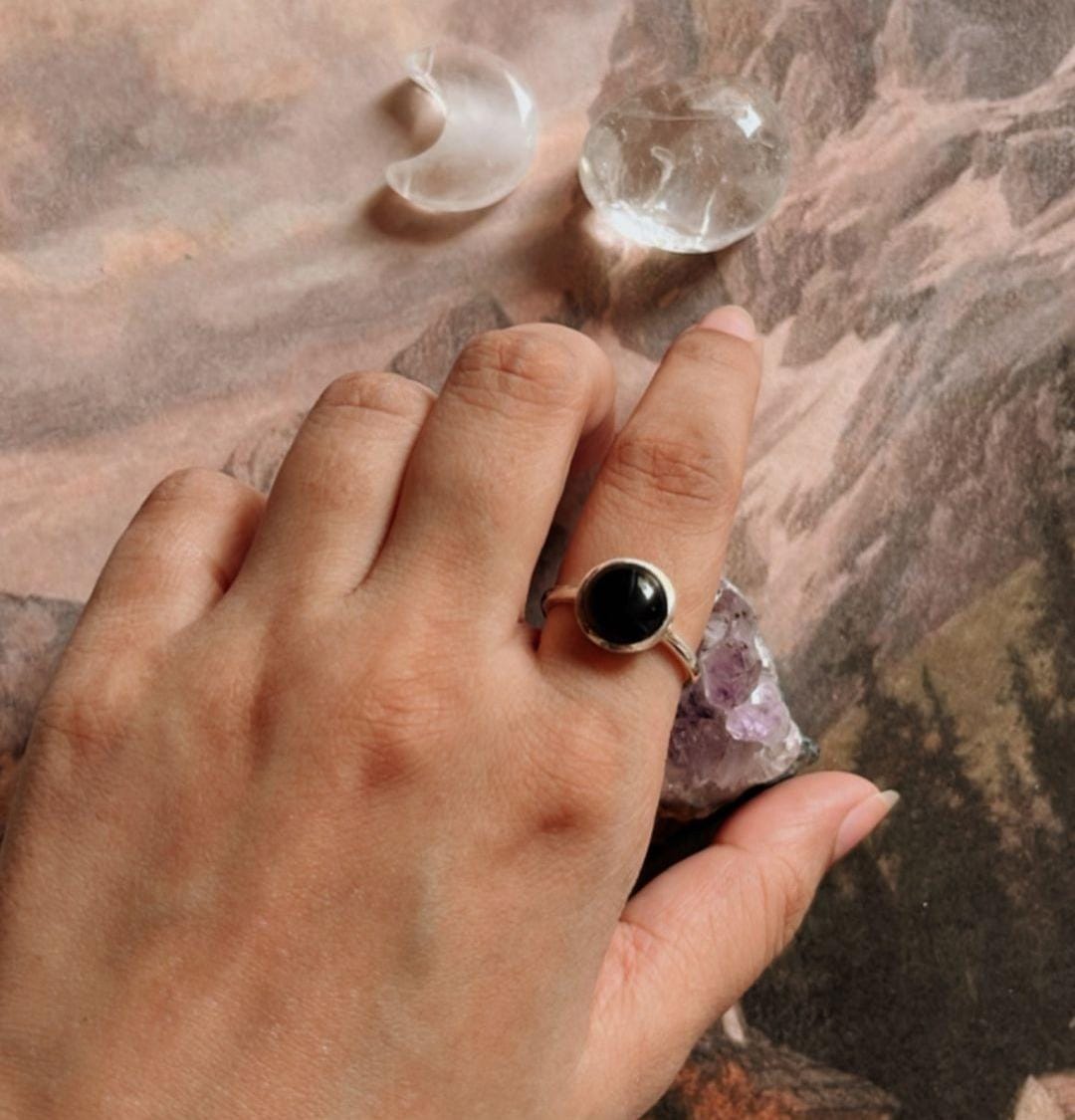 Elegant Round Black Onyx Silver Ring
