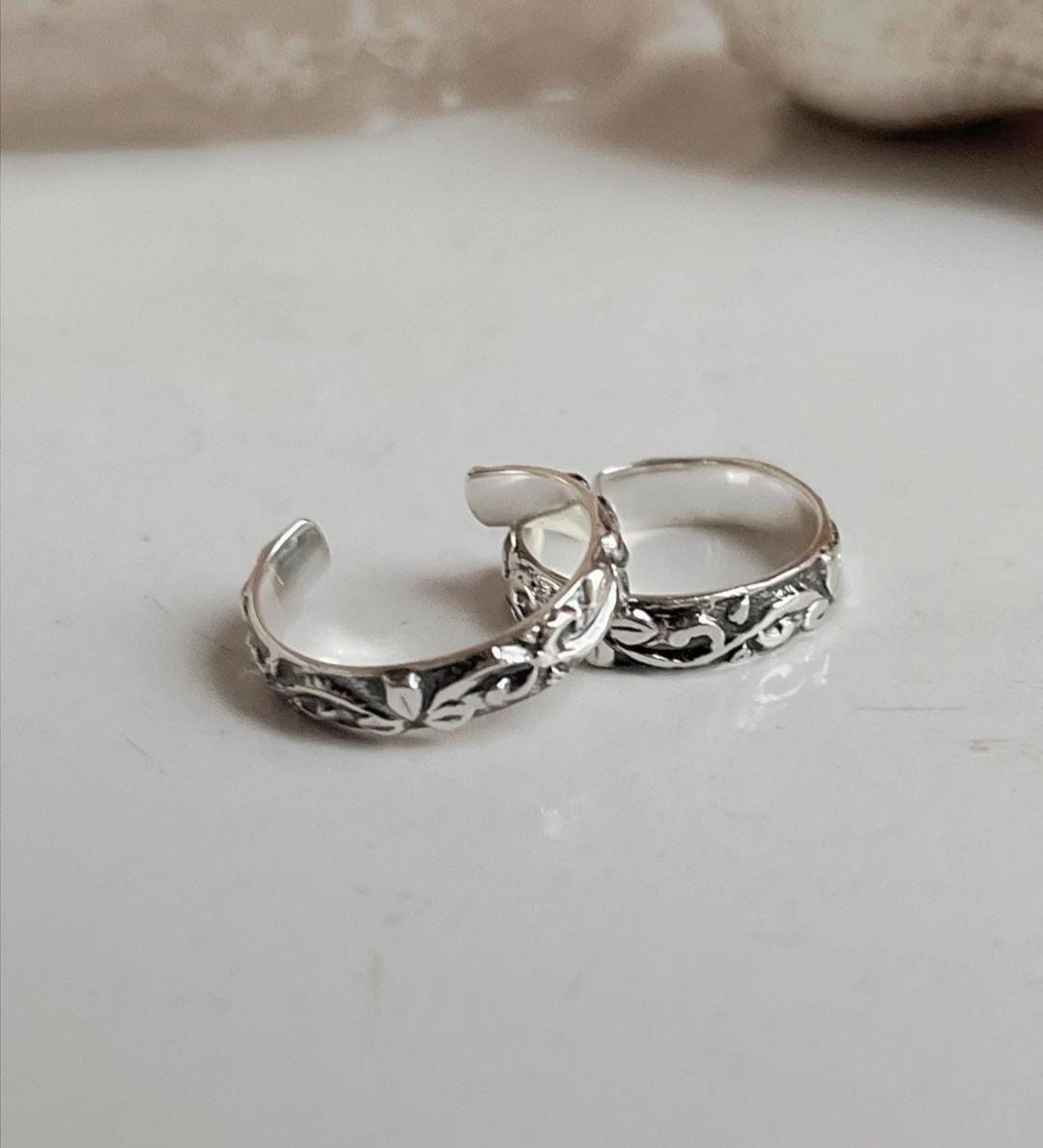 Sterling silver toe ring with vintage design