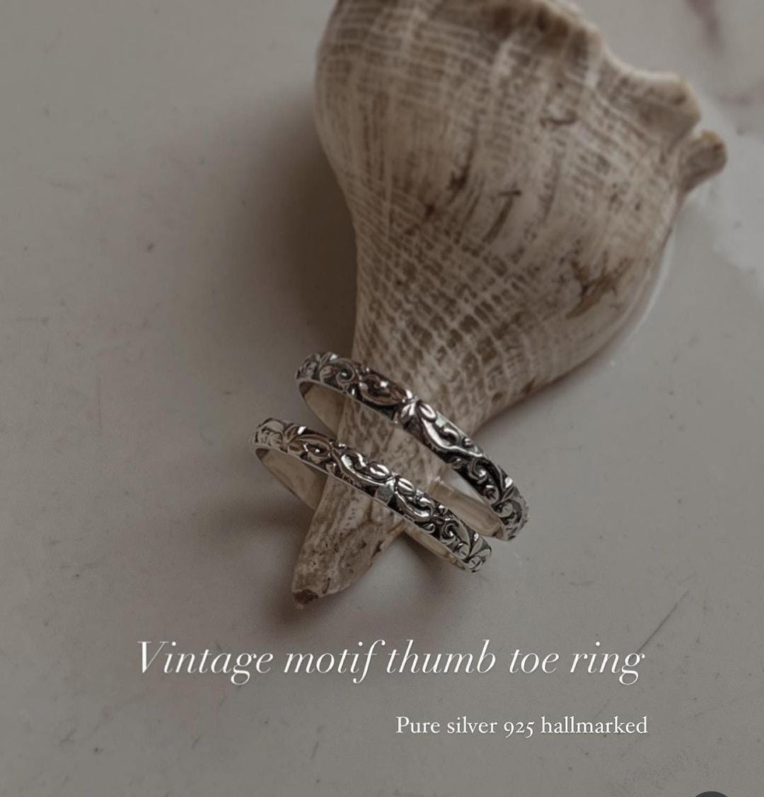 Sterling silver thumb toe ring with vintage design