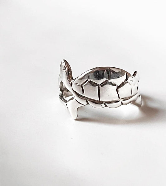 Sterling silver horizontal tortoise ring