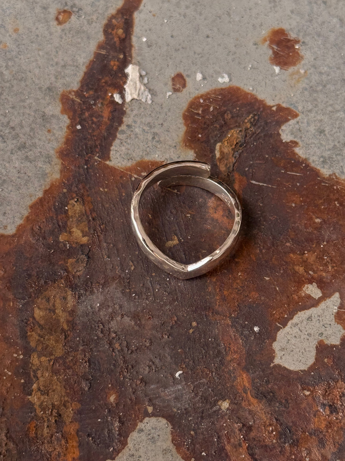 925 Sterling Silver V Hammered Adjustable Stackable Ring