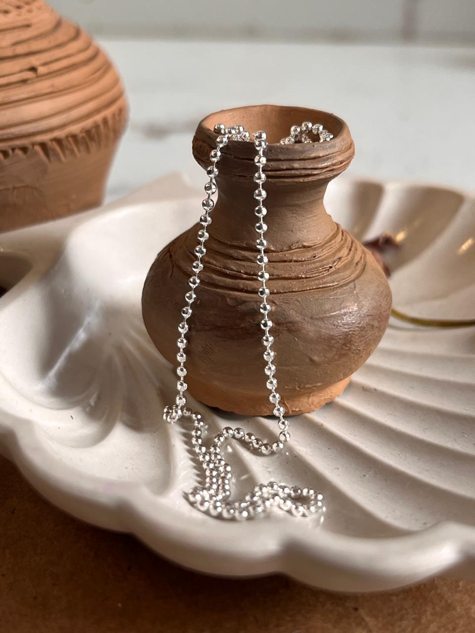Elegant dot ball silver chain with delicate detailing