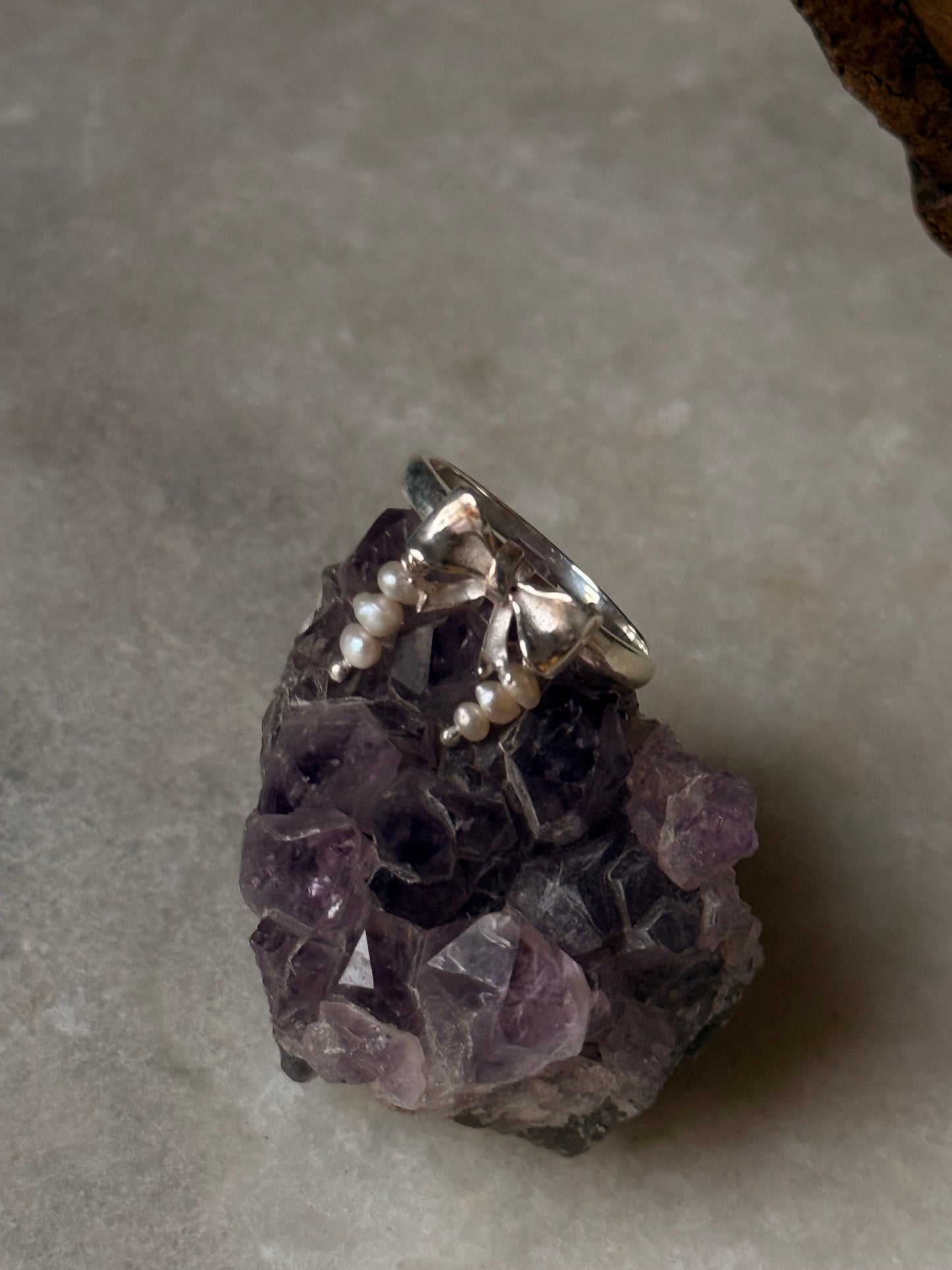 925 Sterling Silver 3D Pretty Boho Bow, 3 Shiny Pearls Charm Ring