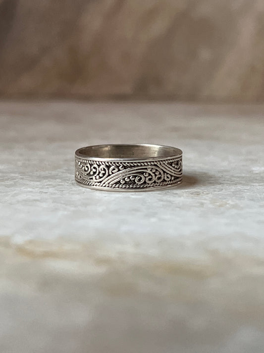 Vintage Beauty 925 Sterling Silver Ring