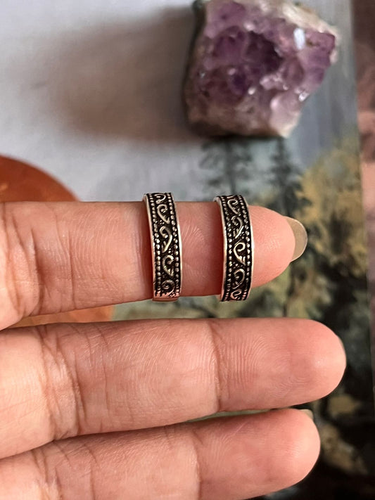 Charming tribal leaf dot toe ring in sterling silver