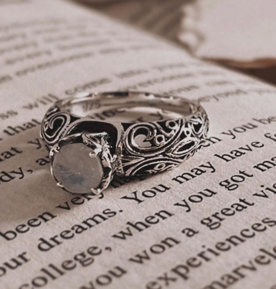 Timeless vintage silver ring with moonstone centerpiece