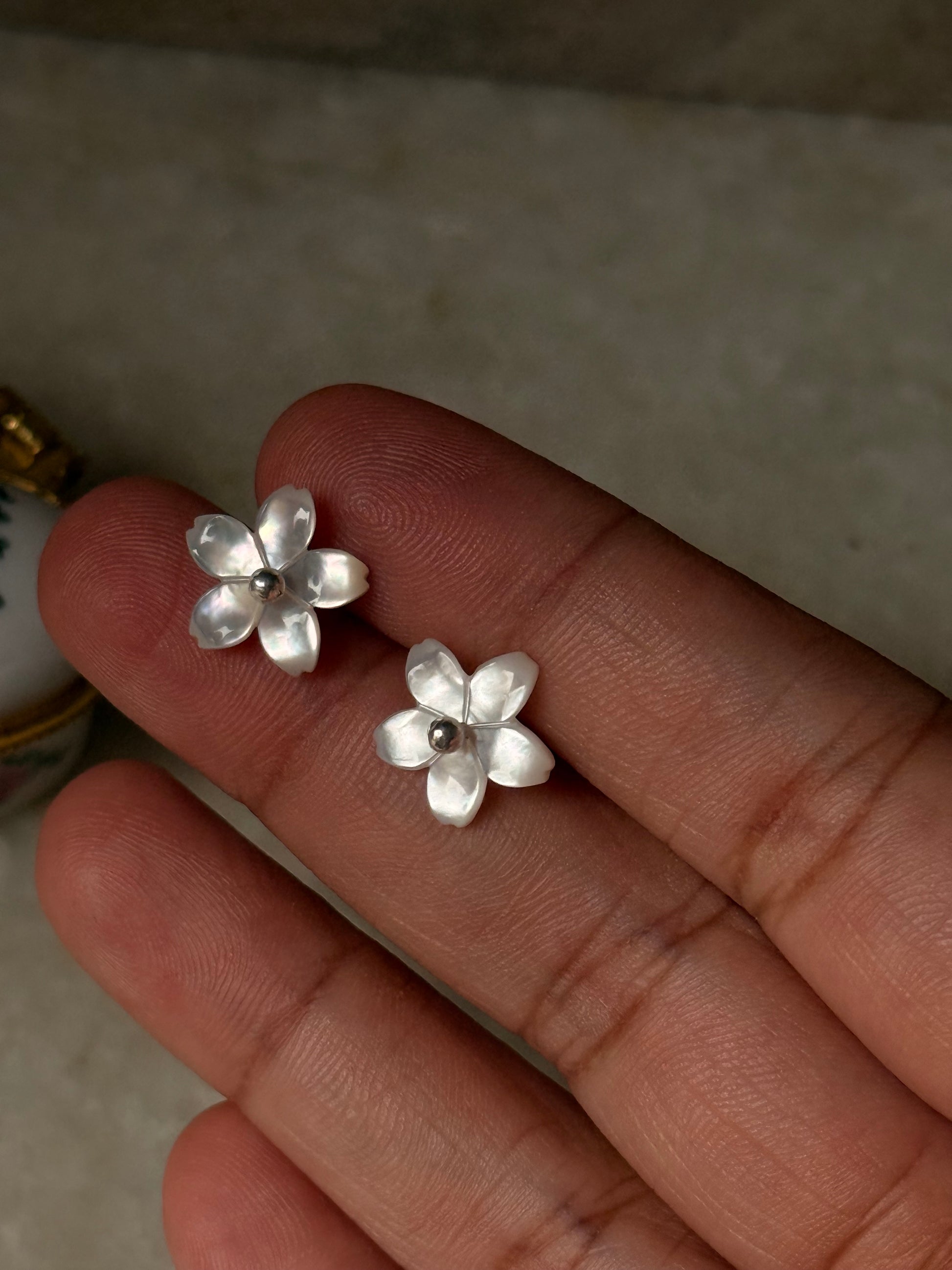 925 Sterling Silver Mother of Pearl Flower Carved Studs
