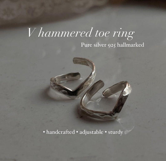 V hammered pure silver toe ring