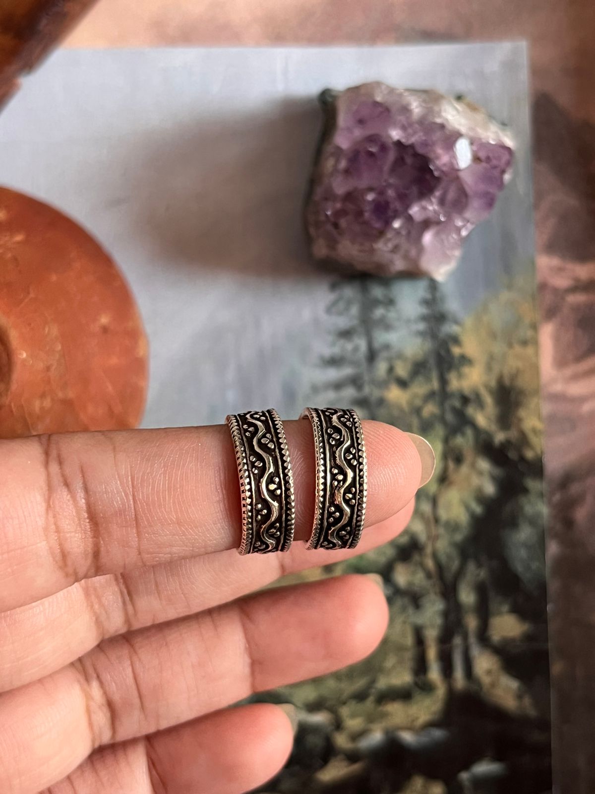 Pure silver toe ring featuring a tribal wavy Rawa design with antique touches.