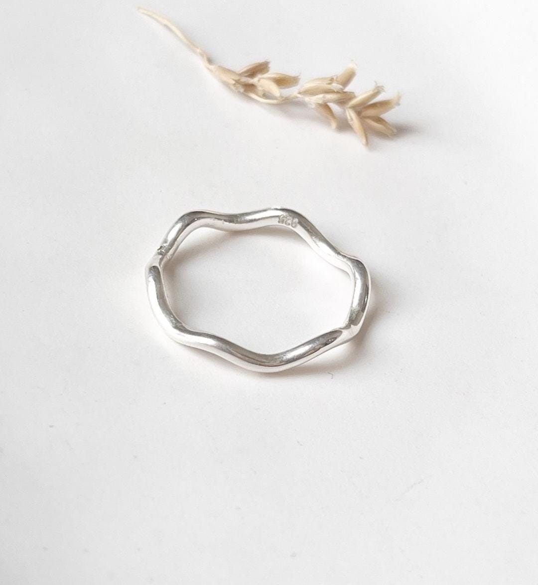 Sterling silver ring with wavy band design