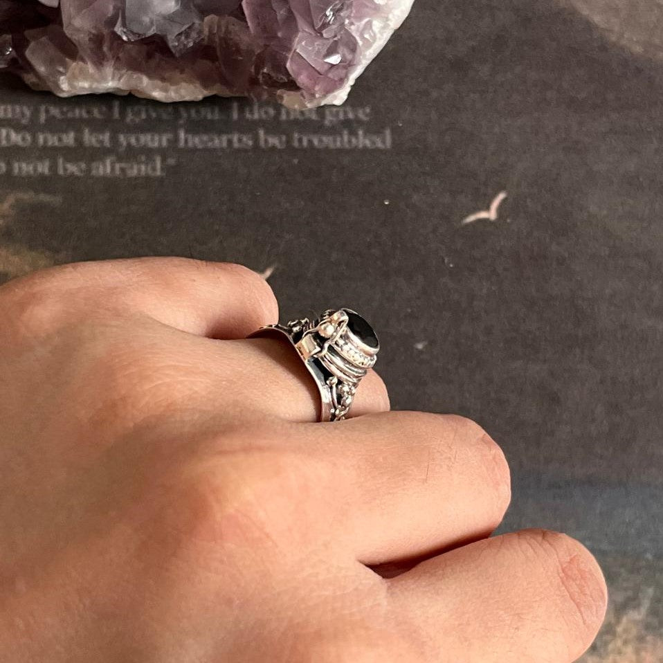 Sophisticated Black Onyx Vintage Storage Silver Band