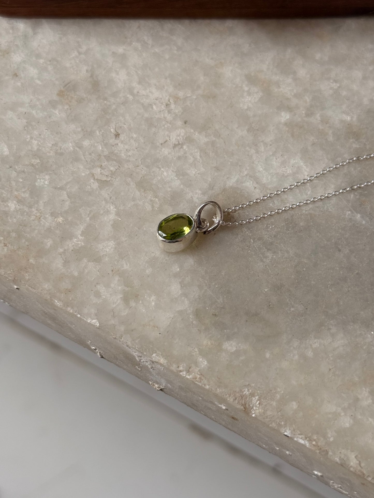 925 Sterling Silver Peridot Small Oval Unisex Pendant