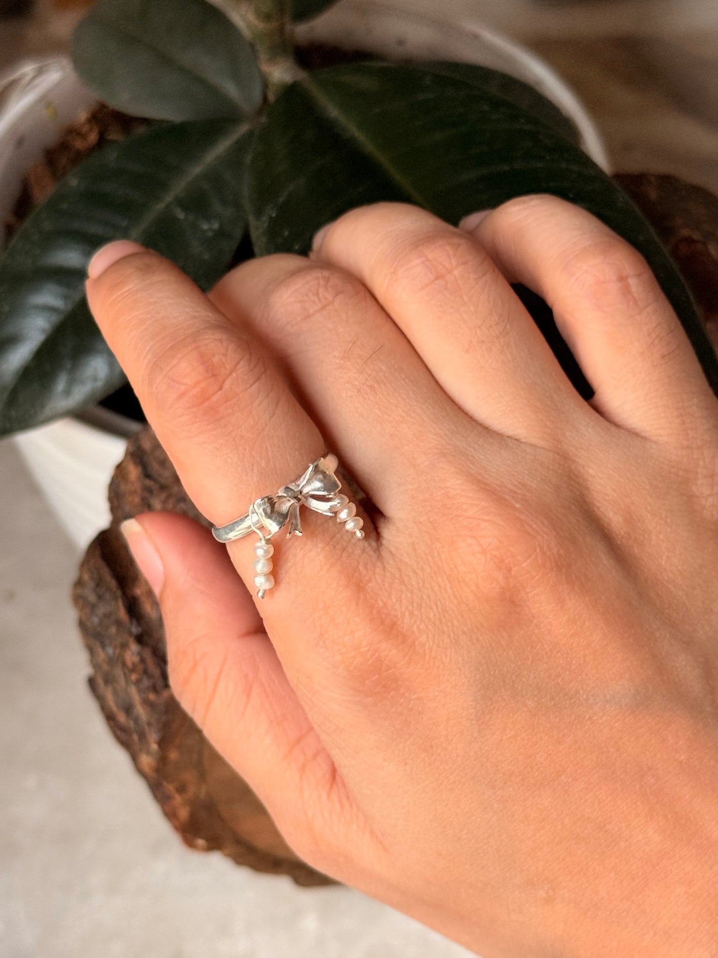 925 Sterling Silver 3D Pretty Boho Bow, 3 Shiny Pearls Charm Ring