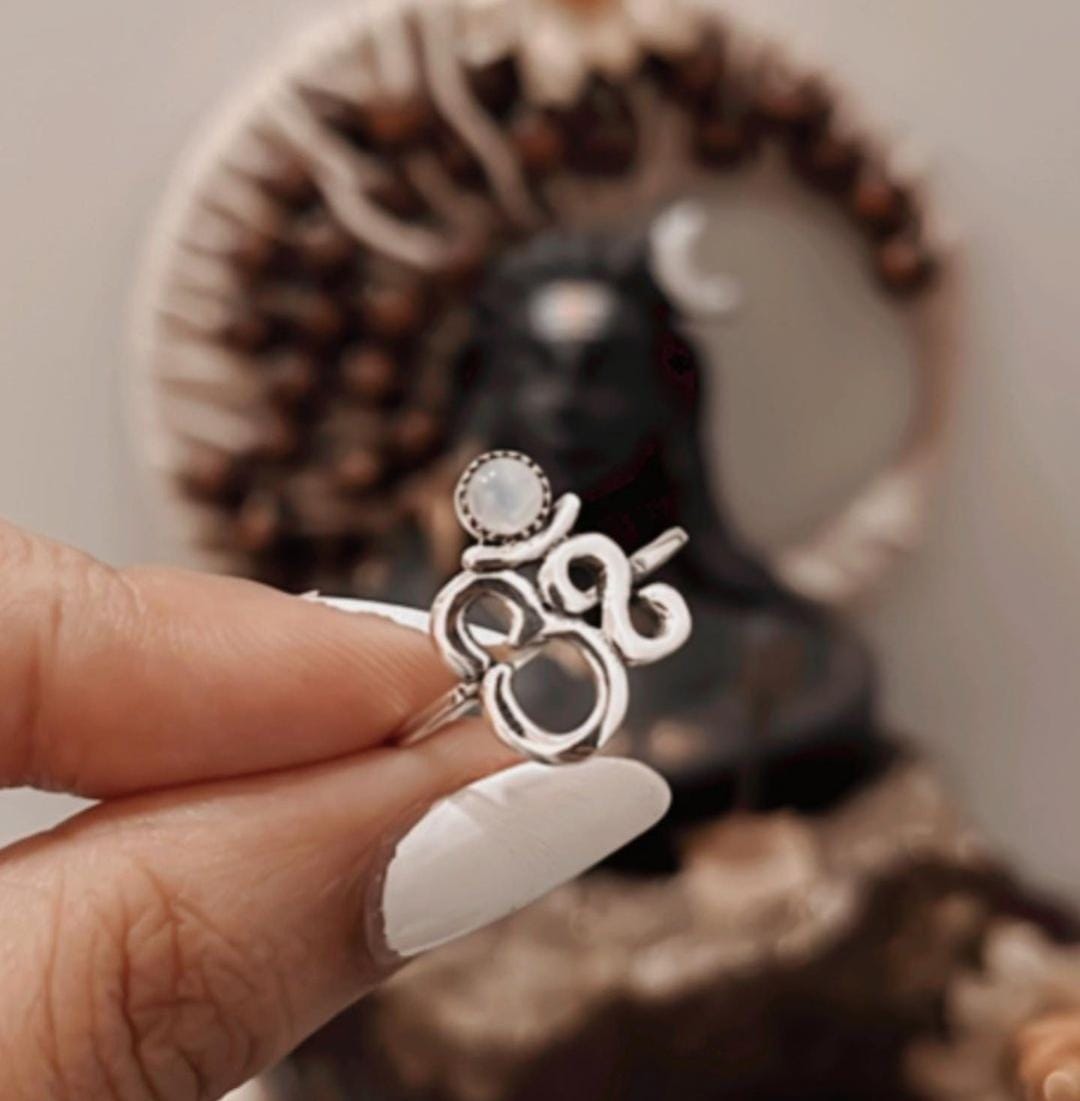 Om Aum Design Ring with Moonstone in Silver