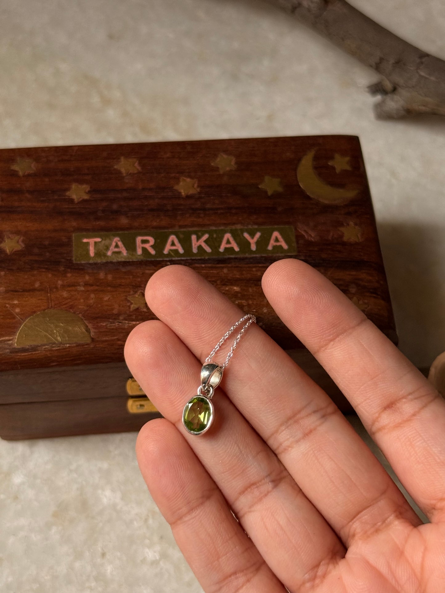 925 Sterling Silver Peridot Small Oval Unisex Pendant