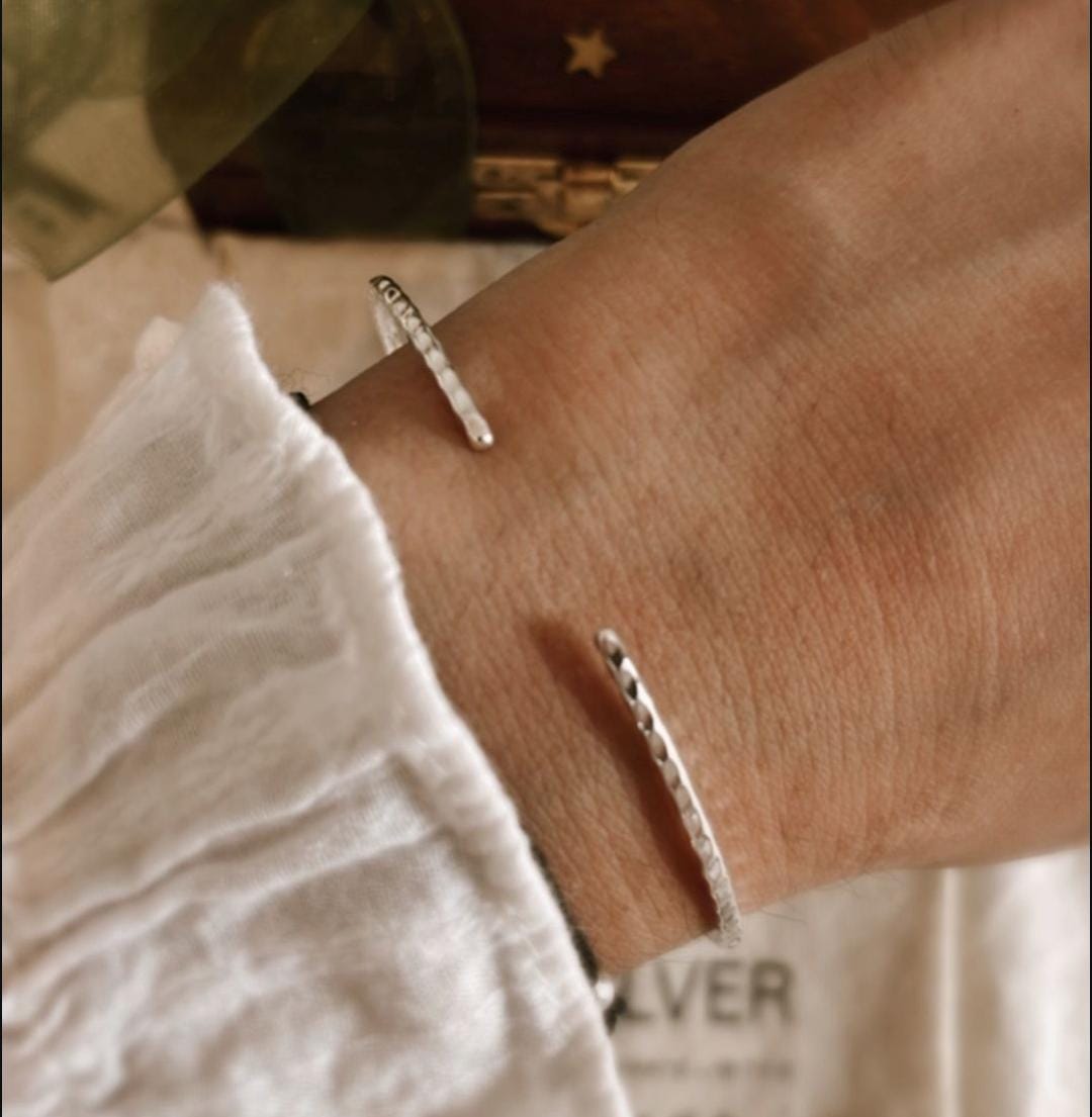 Elegant Hammered Adjustable Silver Kada