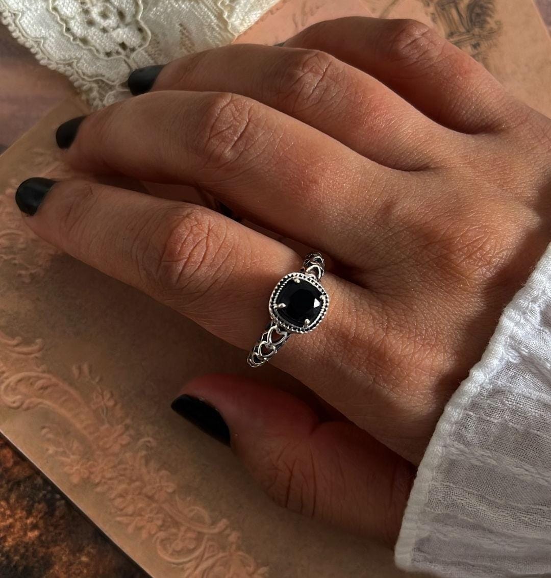 Sleek Silver Ring with Heart-shaped Black Onyx
