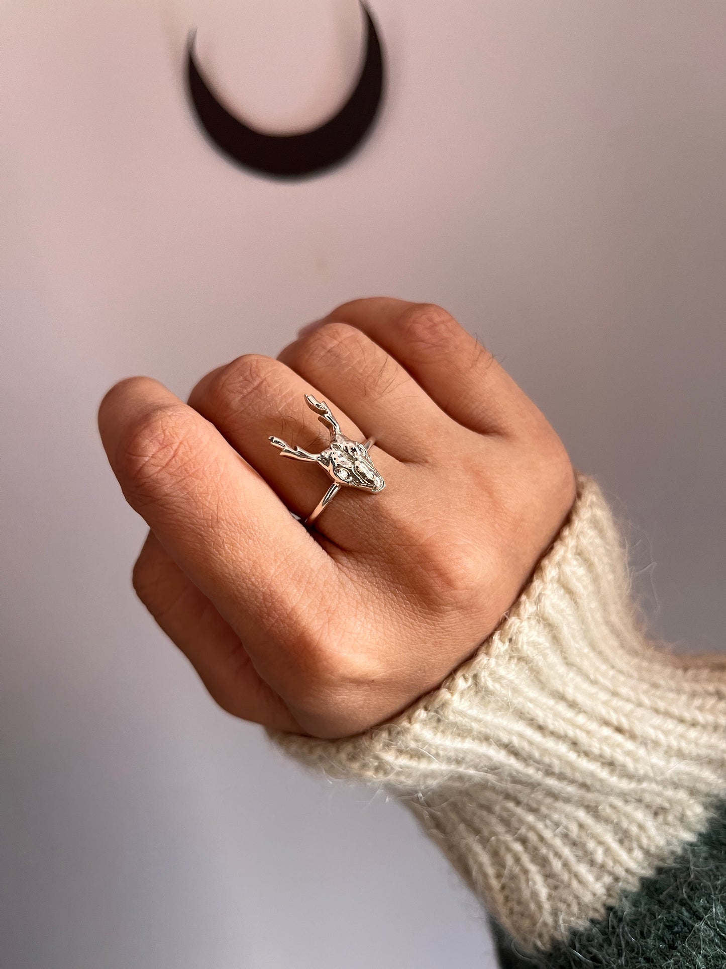 Chic silver ring with a striking deer skull motif