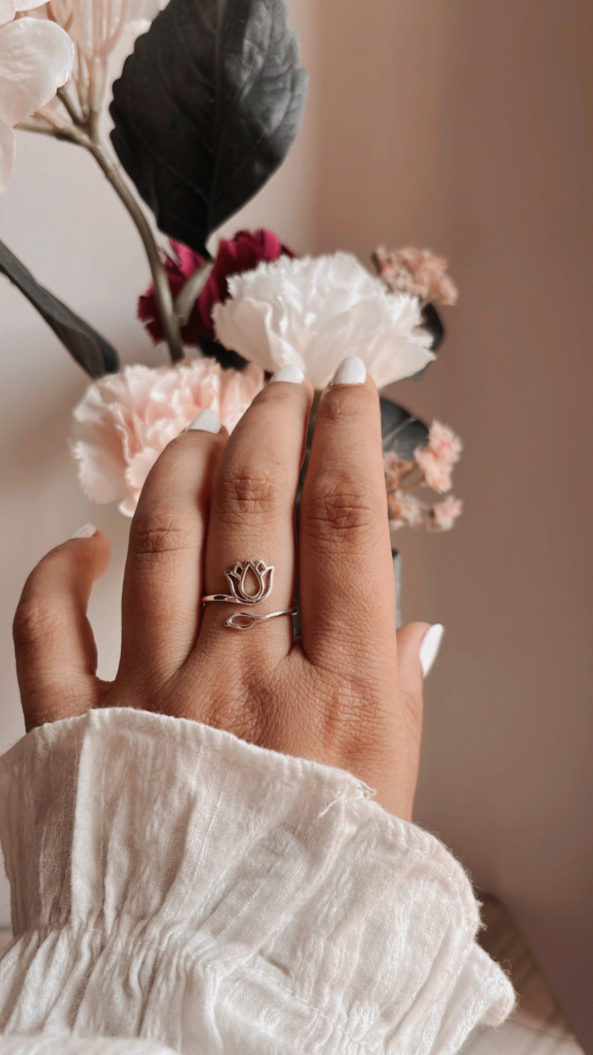 Lotus Cut Out Adjustable Silver Ring with Elegant Design