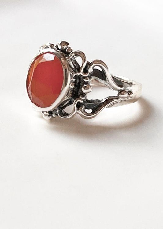 Detailed view of a carnelian big statement 925 Sterling Silver ring
