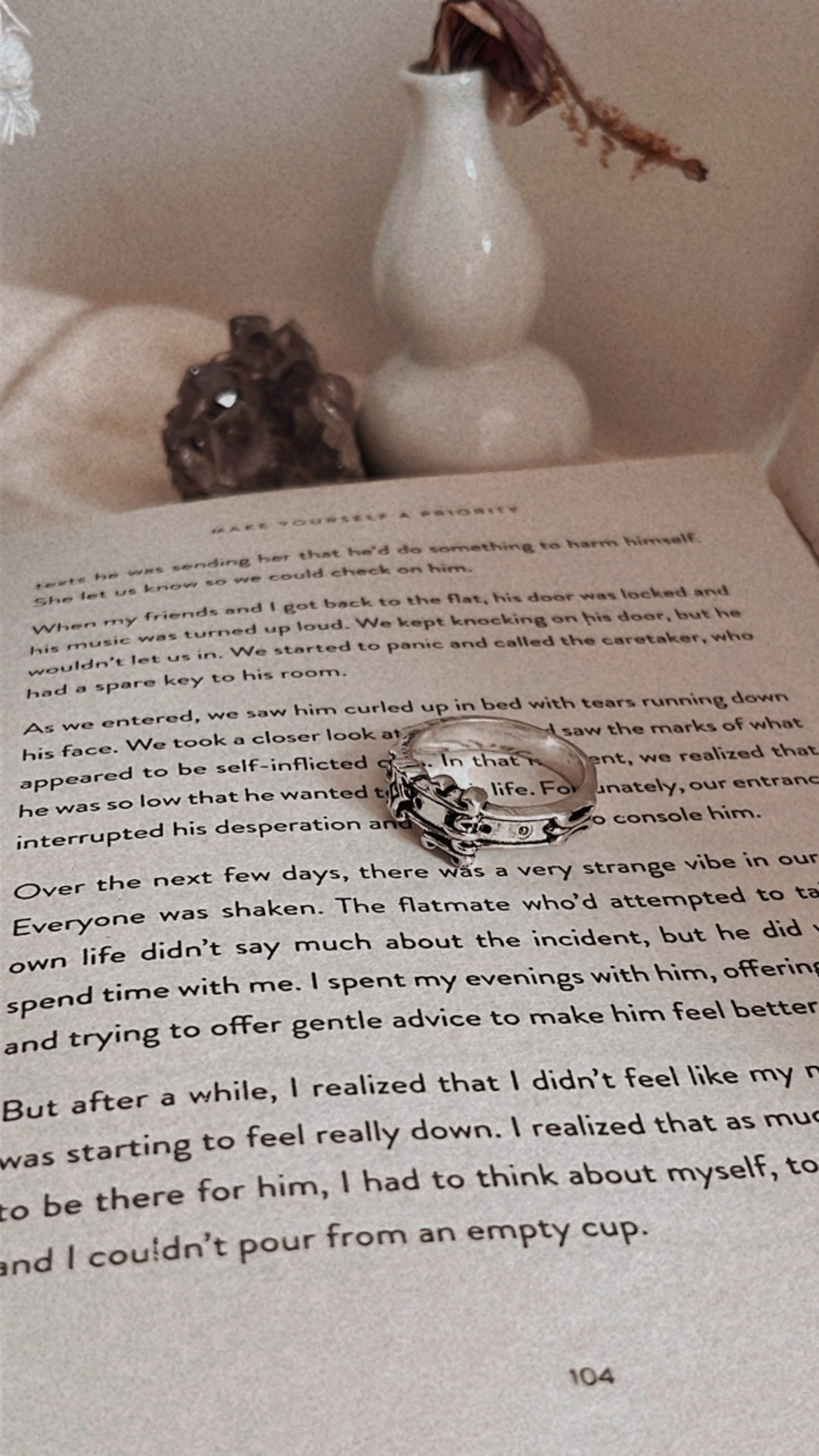 Sleek vintage belt style silver ring