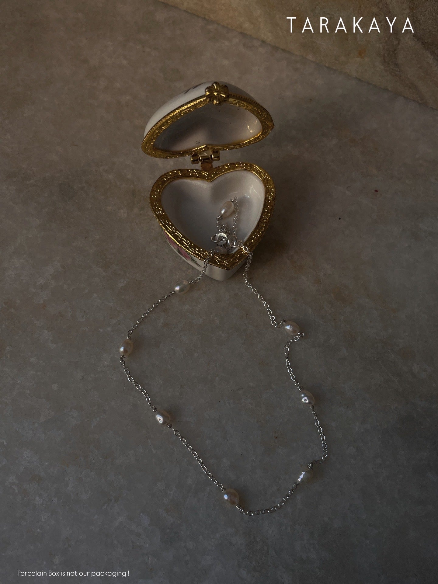 Minimalist freshwater pearl choker necklace in 925 sterling silver  