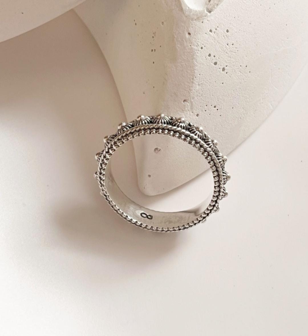 Beautiful fixed size silver ring with traditional Balinese design.