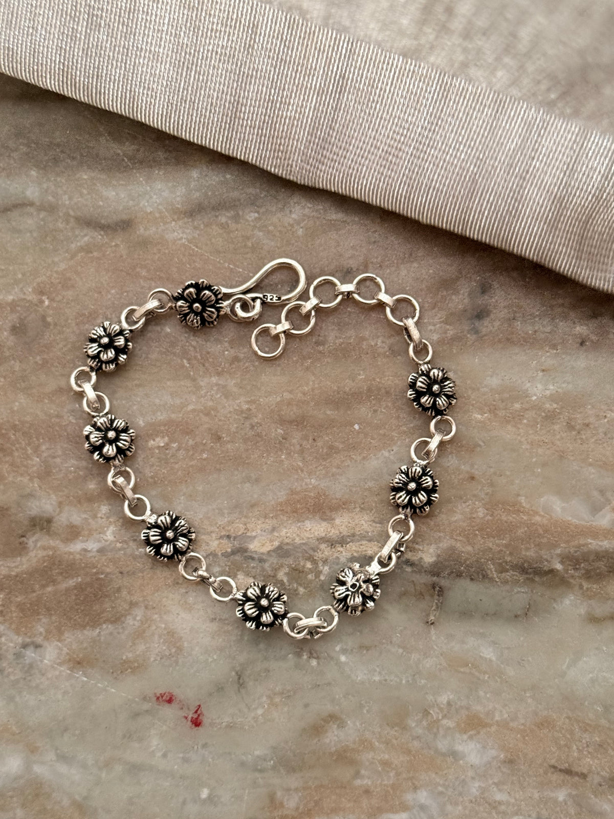 925 Sterling Silver Antique Style Small Flower Bracelet