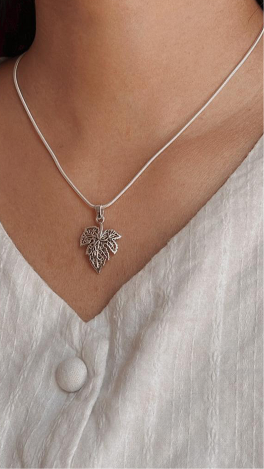 Maple Leaf Filgrie 925 Sterling Silver Pendant