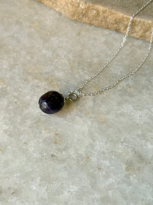 Amethyst Tumble with Flower Cap 925 Sterling Silver Necklace