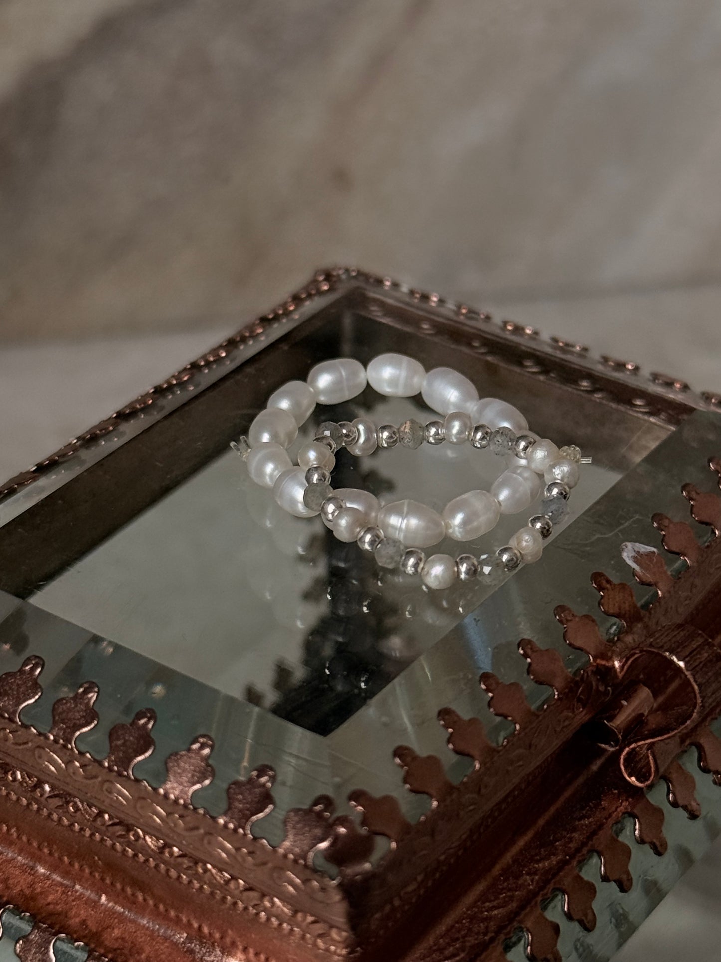 Natural Crystal Stretchy Shiny Basra Pearl & Labradorite Silver Ball Rings