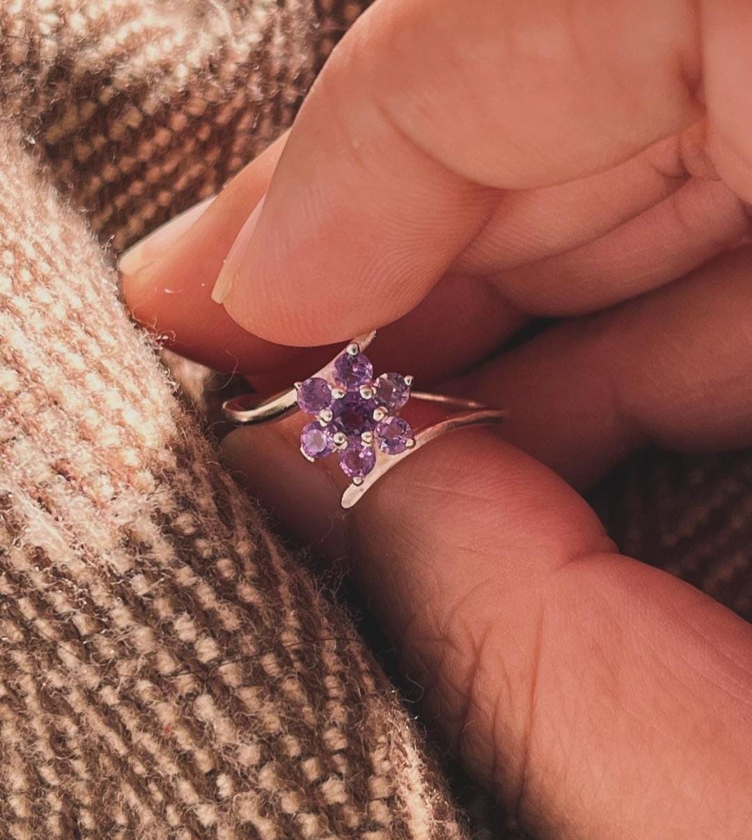 Floral Silver Ring Featuring an Amethyst Gemstone