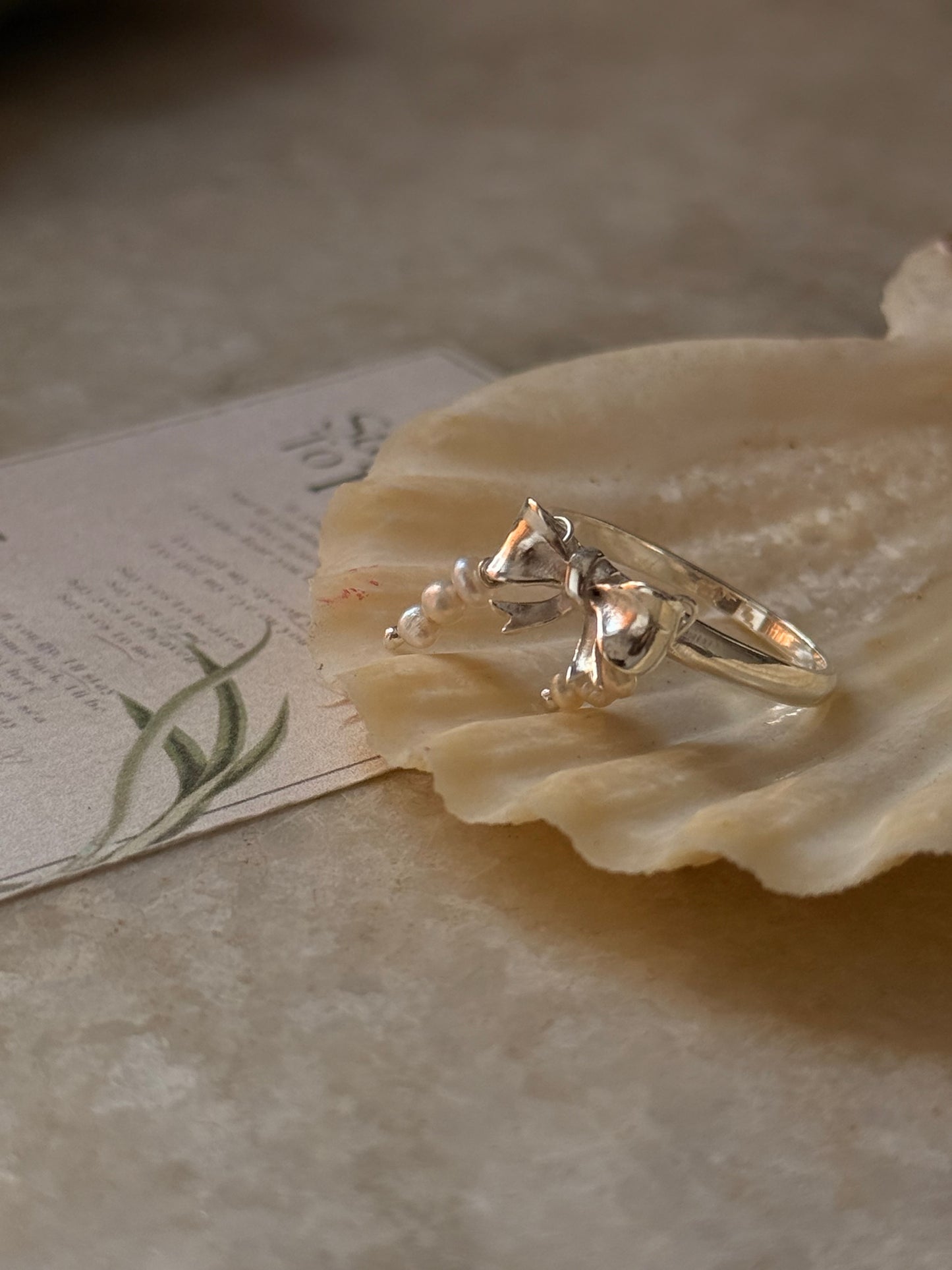 925 Sterling Silver 3D Pretty Boho Bow, 3 Shiny Pearls Charm Ring