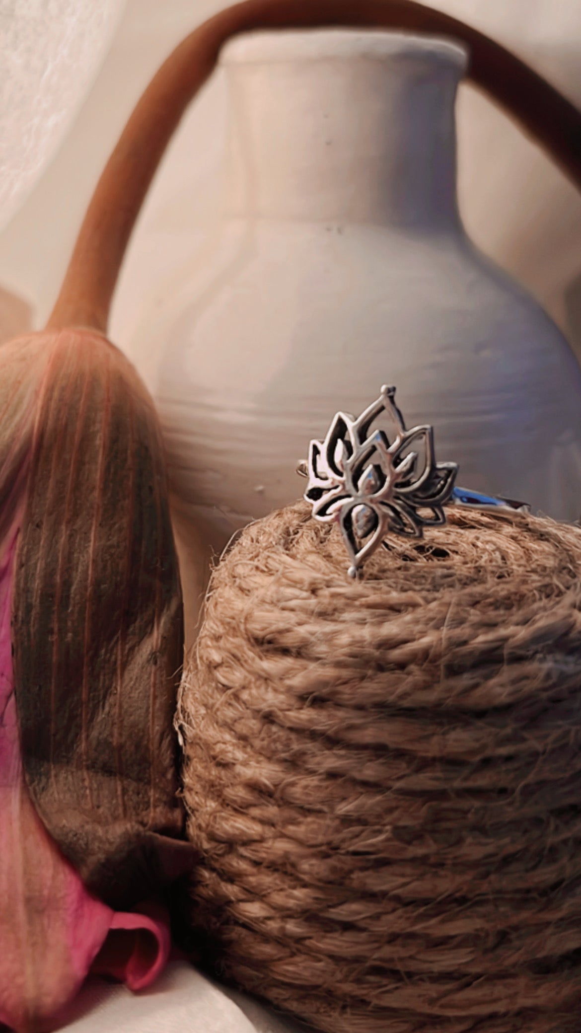 Simple and elegant small lotus silver ring