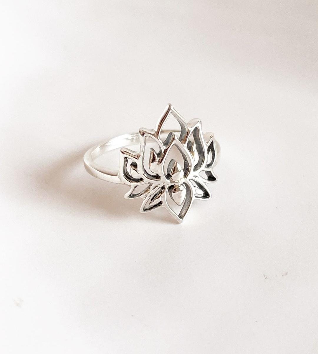 Timeless big silver ring featuring a beautiful lotus flower motif.