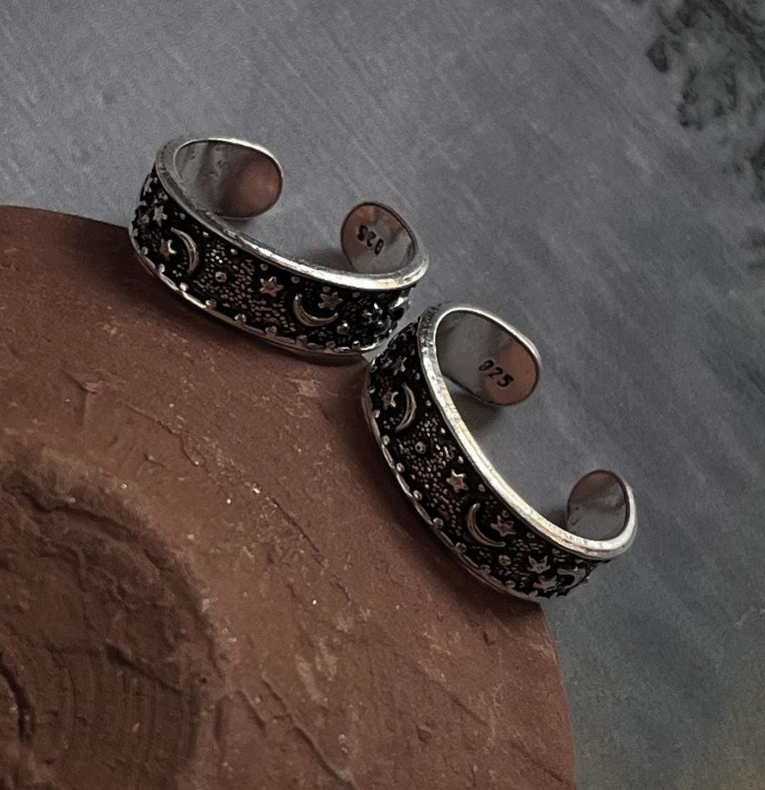 Traditional Chand Sitare silver toe rings with celestial motifs