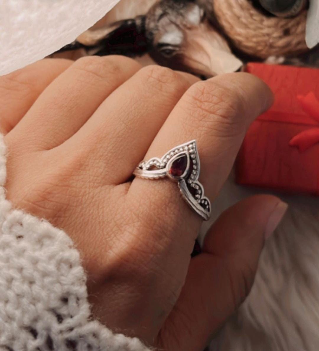Garnet V Crown Boho Silver Ring