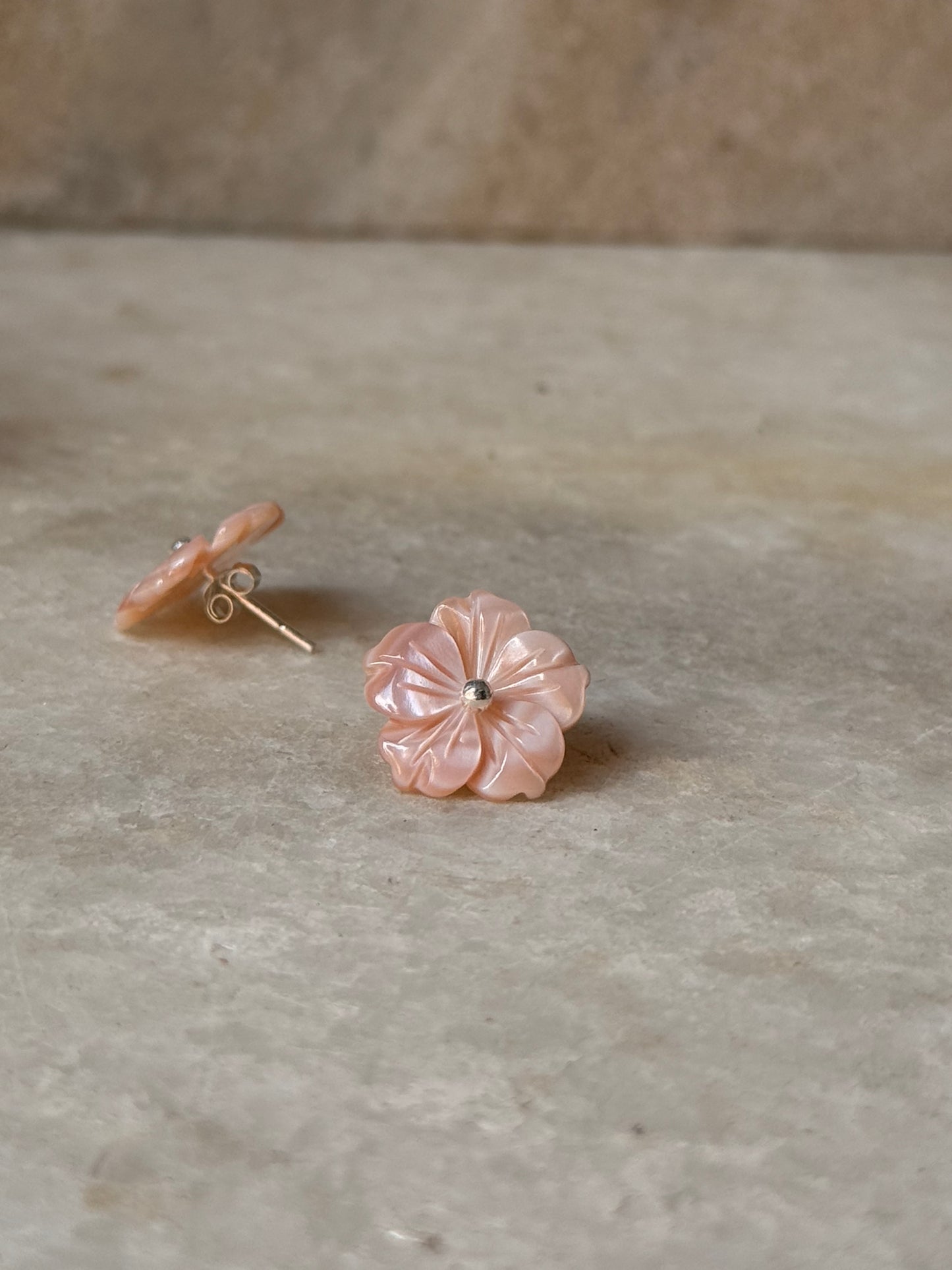 925 Sterling Silver Pink Mother Of Pearl Flowers Carved Studs