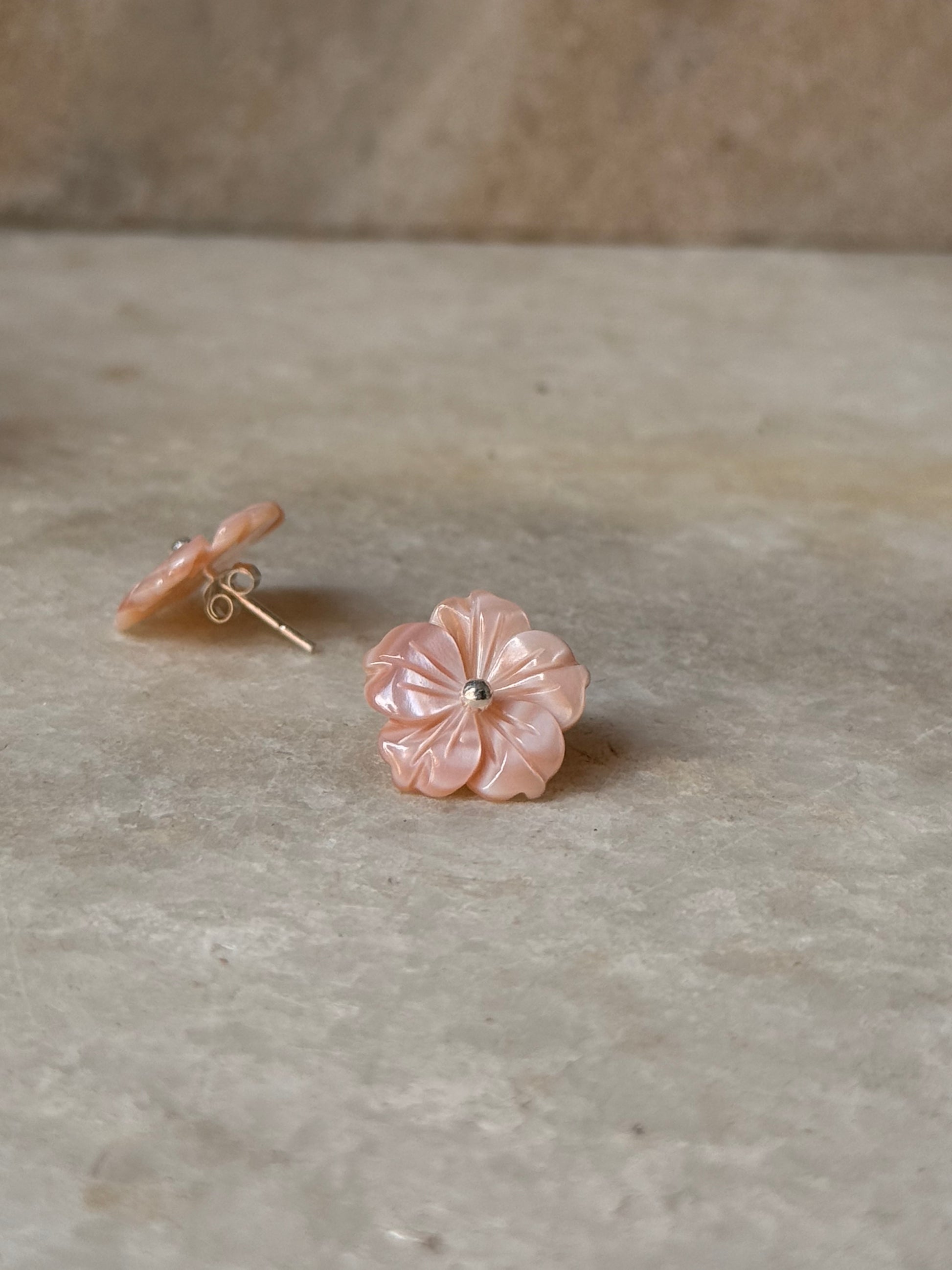 925 Sterling Silver Pink Mother Of Pearl Flowers Carved Studs